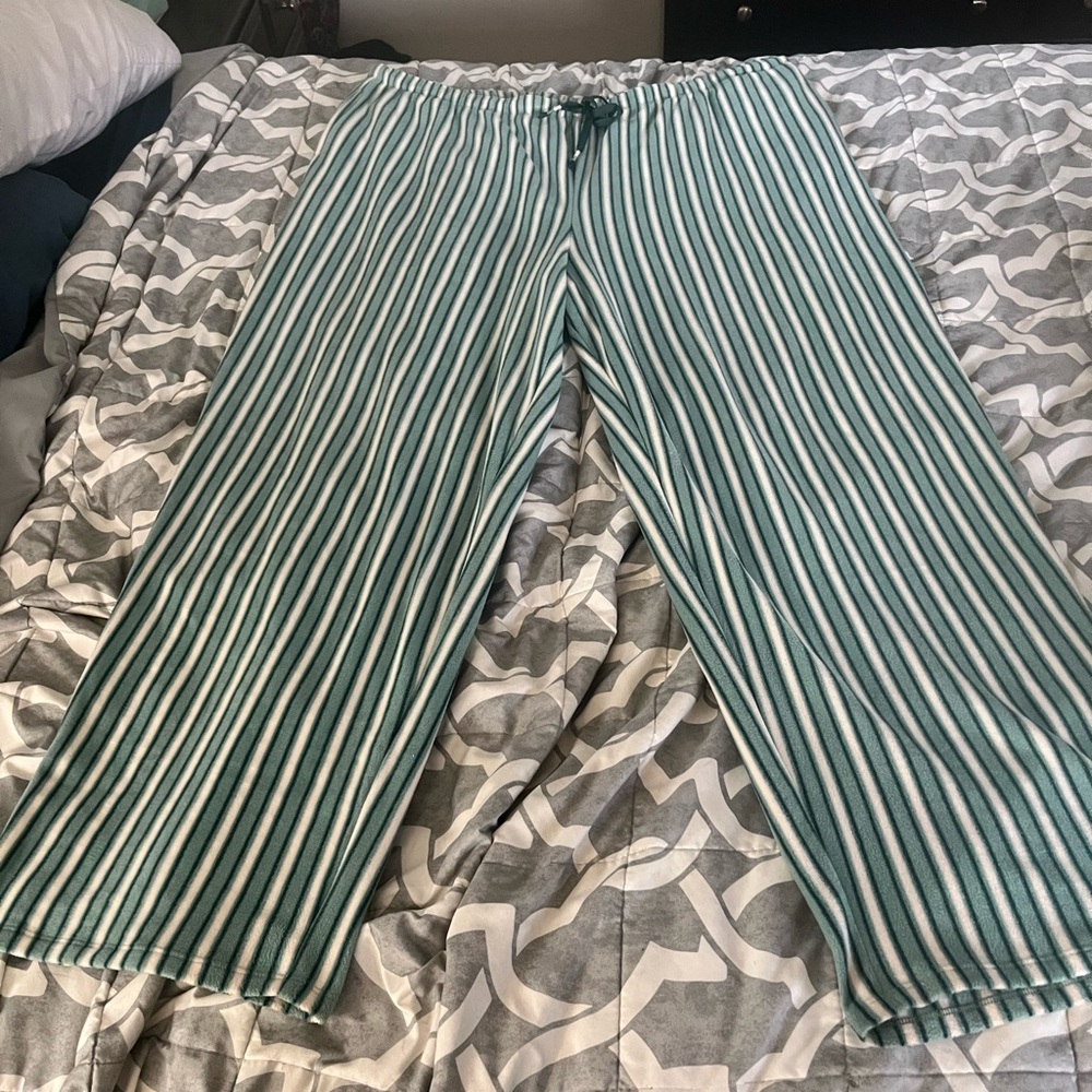 Cuddl Duds Teal and White Striped Lounge Pants and shirt pajamas